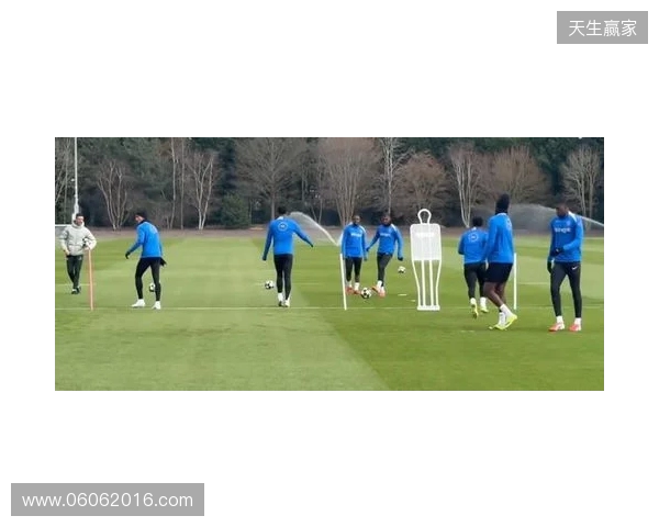 跟队:埃斯特旺参加了切尔西的公开训练,里斯、约恩森缺席 跟队:埃斯特旺参加了切尔西的公开训练,里斯、约恩森缺席